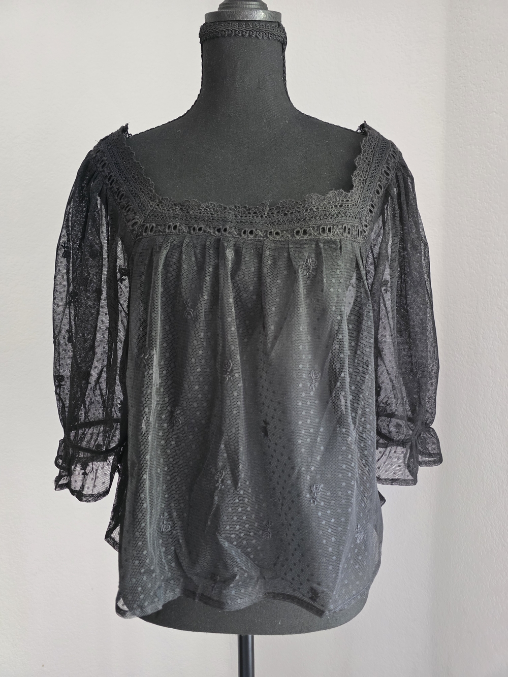 Gap Sheer Tulle Embroidered Top - Black - NWT - Size Medium